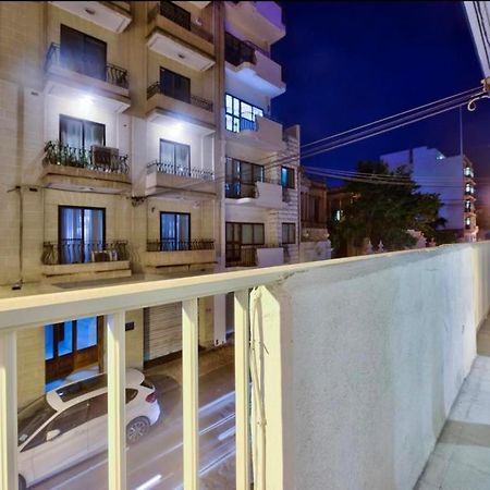 Modern 3 Bed & 2 Bth Apt Слима Екстериор снимка