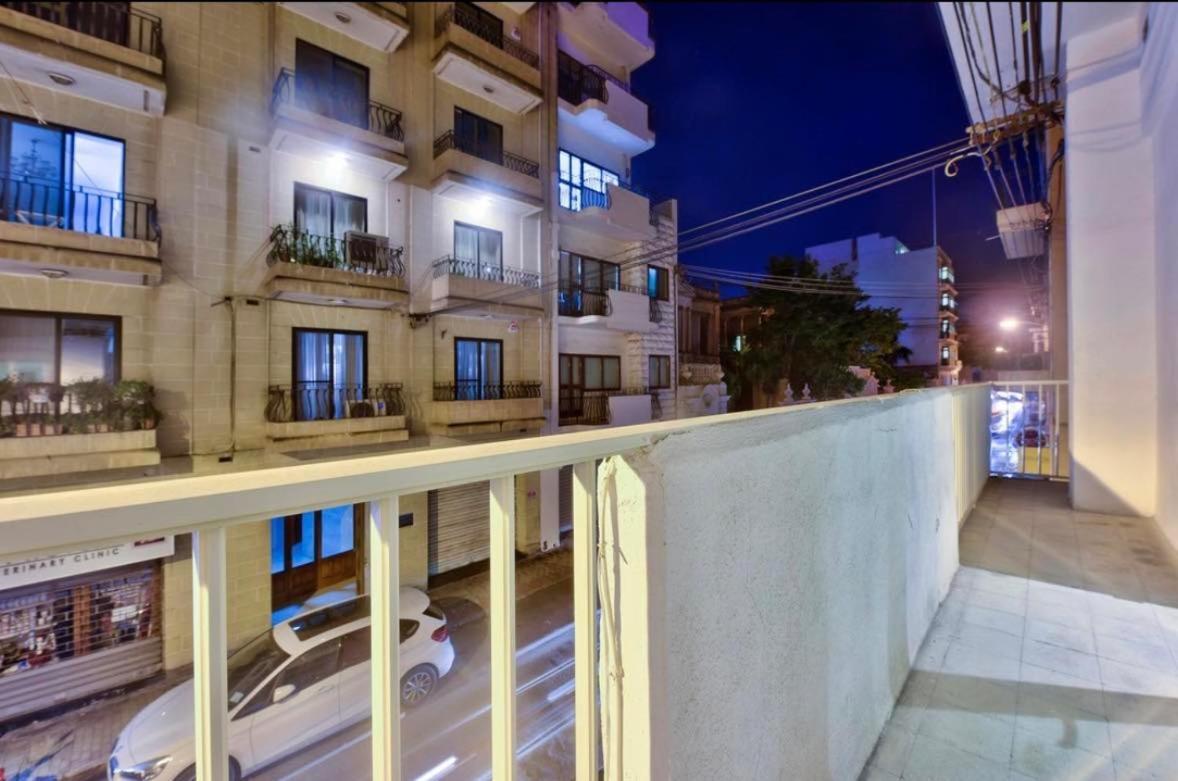 Modern 3 Bed & 2 Bth Apt Слима Екстериор снимка