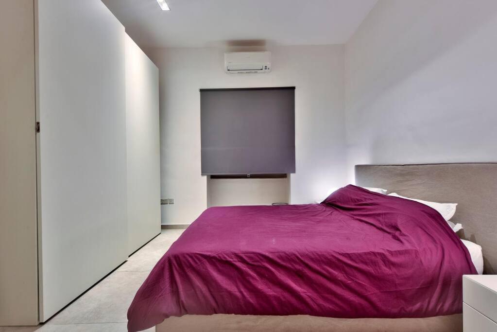 Modern 3 Bed & 2 Bth Apt Слима Екстериор снимка