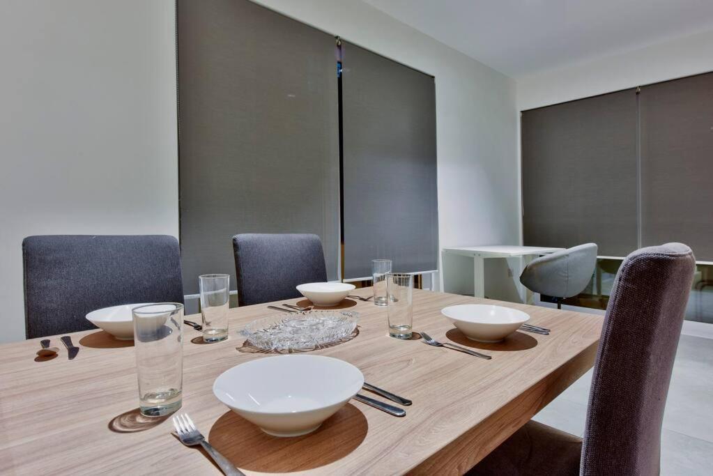 Modern 3 Bed & 2 Bth Apt Слима Екстериор снимка