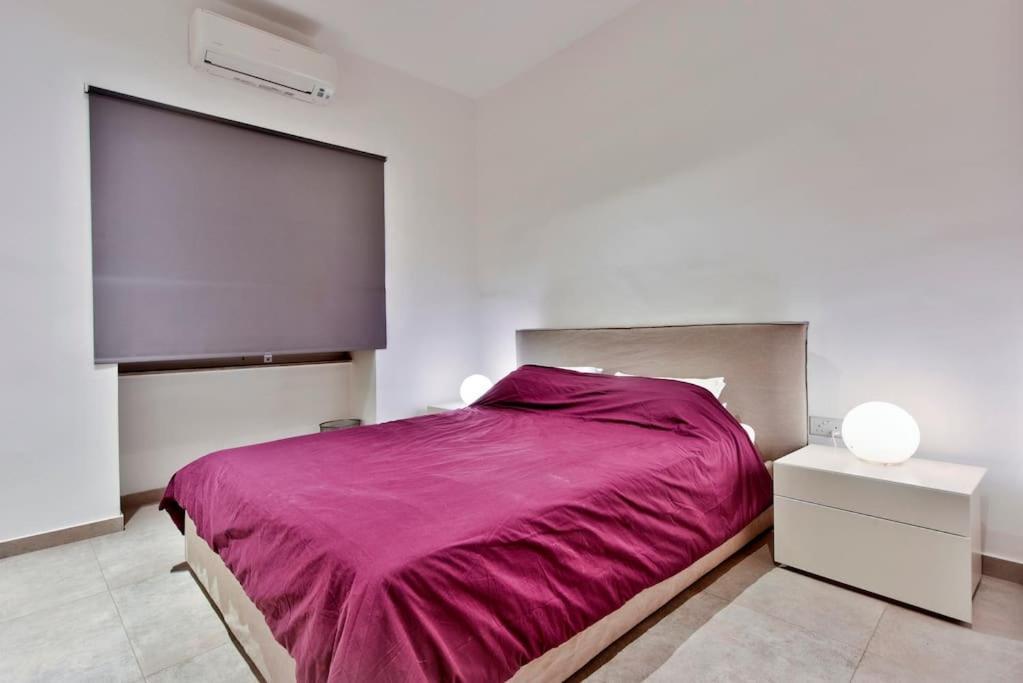 Modern 3 Bed & 2 Bth Apt Слима Екстериор снимка