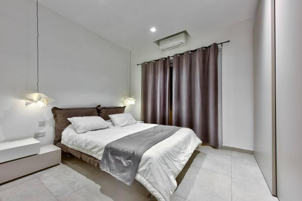 Modern 3 Bed & 2 Bth Apt Слима Екстериор снимка