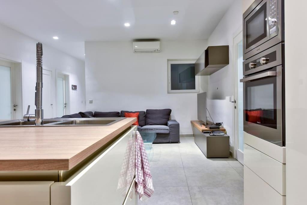 Modern 3 Bed & 2 Bth Apt Слима Екстериор снимка