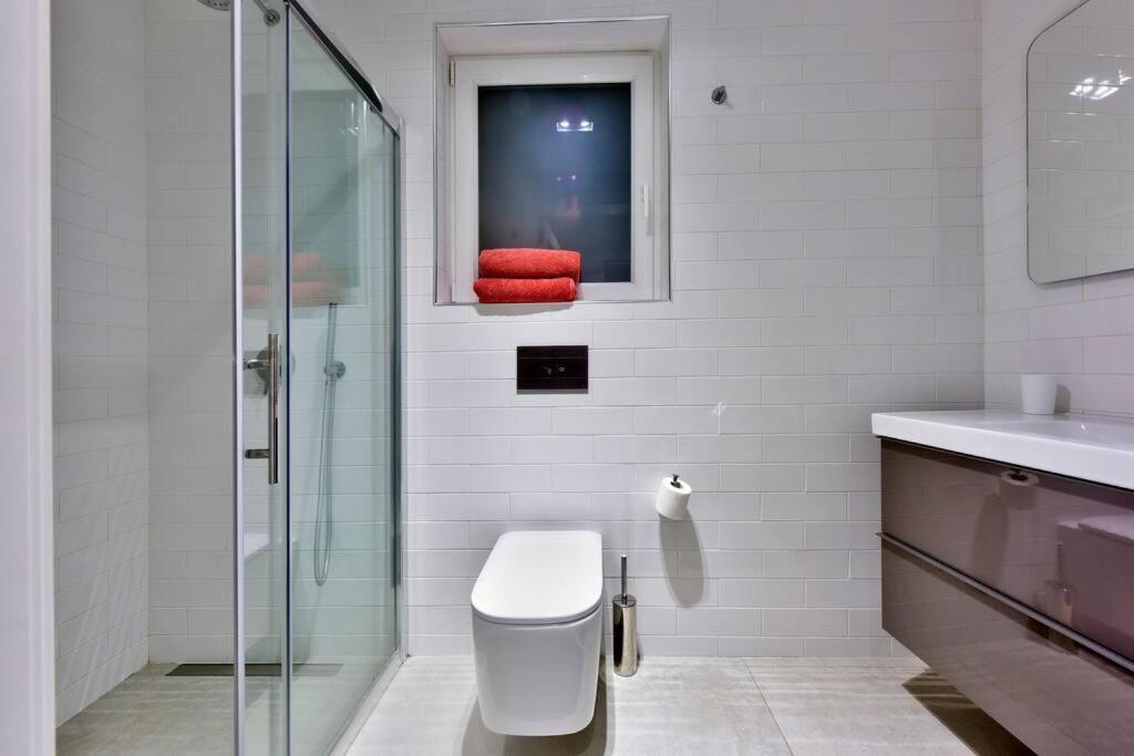 Modern 3 Bed & 2 Bth Apt Слима Екстериор снимка