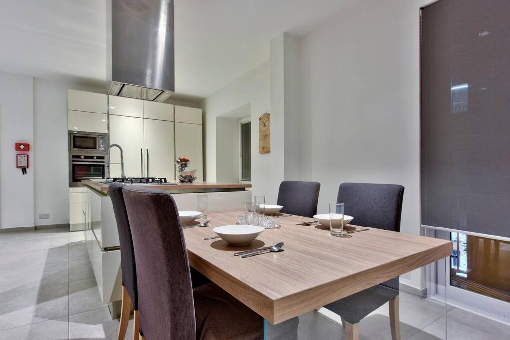 Modern 3 Bed & 2 Bth Apt Слима Екстериор снимка